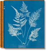 Buchcover und Innenansicht für das Buch: Anna Atkins. Cyanotypes