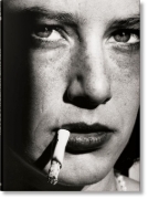 Buchcover und Innenansicht für das Buch: Helmut Newton. Legacy