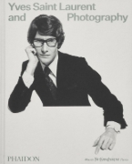 Buchcover und Innenansicht für das Buch: Yves Saint Laurent and Photography