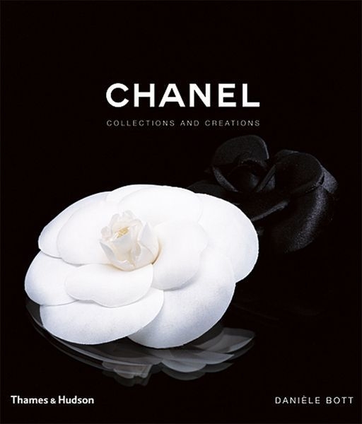 Buchcover und Innenansicht für das Buch: Chanel: Collections and Creations