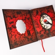 Buchcover und Innenansicht für das Buch: Disney Villains: Villains Band I-VI: Luxusausgabe mit Farbschnitt im düsteren Dark-Fantasy-Setting