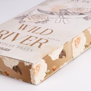 Buchcover und Innenansicht für das Buch: WIld River