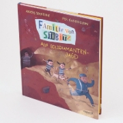 Buchcover und Innenansicht für das Buch: Familjen Knyckertz och Ismans hemlighet