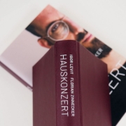 Buchcover und Innenansicht für das Buch: Hauskonzert