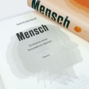 Buchcover und Innenansicht für das Buch: Mensch