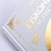 Buchcover und Innenansicht für das Buch: Disney: Das große goldene Buch der Eiskönigin-Geschichten