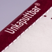 Buchcover und Innenansicht für das Buch: Unkaputtbar: Erstes Wissen: Tiere und ihre Kinder
