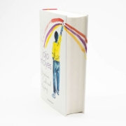 Buchcover und Innenansicht für das Buch: We All Live Here