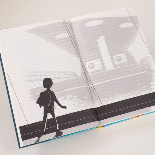 Buchcover und Innenansicht für das Buch: BOY UNDERWATER
