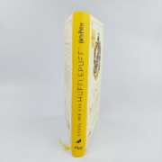 Buchcover und Innenansicht für das Buch: Harry Potter: Loyal wie ein Hufflepuff