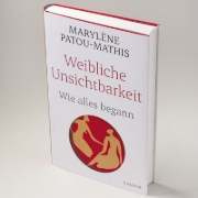 Buchcover und Innenansicht für das Buch: L'homme préhistorique est aussi une femme. Une histoire de l'invisibilité des femmes