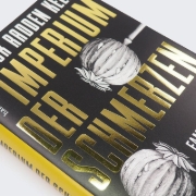 Buchcover und Innenansicht für das Buch: Empire of Pain: The Secret History of the Sackler Dynasty