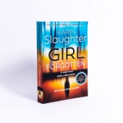 Buchcover und Innenansicht für das Buch: Girl, Forgotten