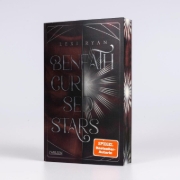 Buchcover und Innenansicht für das Buch: Beneath These Cursed Stars