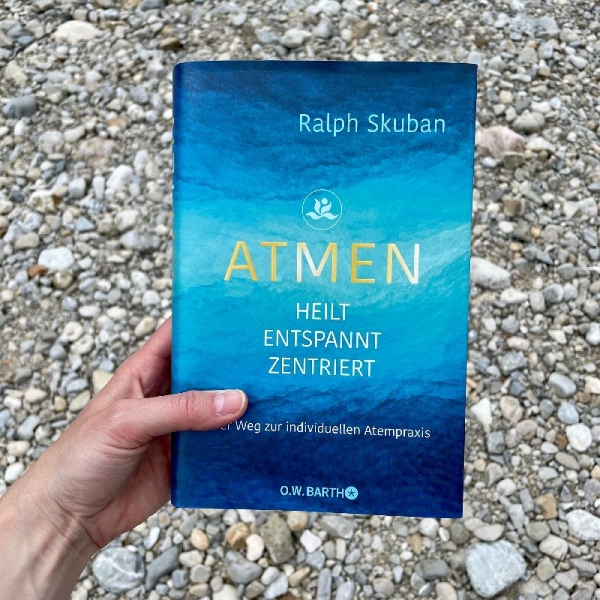 Buchcover und Innenansicht für das Buch: ATMEN - heilt - entspannt - zentriert