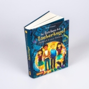 Buchcover und Innenansicht für das Buch: Im Zeichen der Zauberkugel 7: Aufbruch in neue Abenteuer