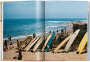 Buchcover und Innenansicht für das Buch: LeRoy Grannis. Surf Photography of the 1960s and 1970s