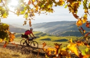 Buchcover und Innenansicht für das Buch: LONELY PLANET Bildband Legendäre Radtouren in Deutschland