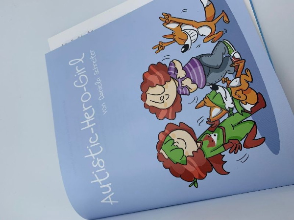 Buchcover und Innenansicht für das Buch: Die Abenteuer von Autistic Hero-Girl