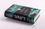 Buchcover und Innenansicht für das Buch: Dunkles Wasser