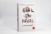 Buchcover und Innenansicht für das Buch: Girl in Pieces