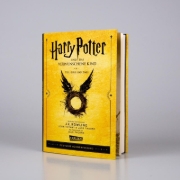 Buchcover und Innenansicht für das Buch: Harry Potter and the Cursed Child Parts One and Two: Special Rehearsal Edition Script