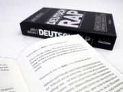 Buchcover und Innenansicht für das Buch: Deutschrap. Songs und Storys - Chronik einer Kultur