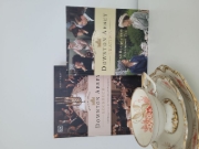 Buchcover und Innenansicht für das Buch: Das offizielle Downton-Abbey-Kochbuch