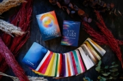 Buchcover und Innenansicht für das Buch: Magic Colours Cards - 32 Inspirationskarten mit Booklet