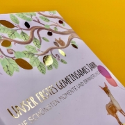 Buchcover und Innenansicht für das Buch: Babyalbum - UNSER ERSTES GEMEINSAMES JAHR (rosé)