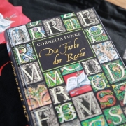 Buchcover und Innenansicht für das Buch: Tintenwelt 4. Die Farbe der Rache