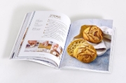 Buchcover und Innenansicht für das Buch: Brot backen in Perfektion mit Sauerteig