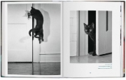 Buchcover und Innenansicht für das Buch: Walter Chandoha. Cats. Photographs 1942-2018