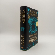 Buchcover und Innenansicht für das Buch: STONE BLIND - Der Blick der Medusa