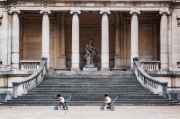 Buchcover und Innenansicht für das Buch: Streets of Paris