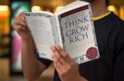 Buchcover und Innenansicht für das Buch: Think and Grow Rich - Deutsche Ausgabe