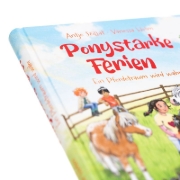Buchcover und Innenansicht für das Buch: Ponystarke Ferien. Ein Pferdetraum wird wahr (Band 1)