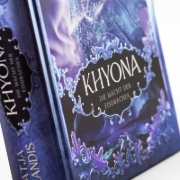Buchcover und Innenansicht für das Buch: Khyona (2). Die Macht der Eisdrachen