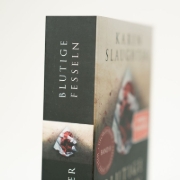 Buchcover und Innenansicht für das Buch: Blutige Fesseln
