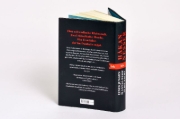 Buchcover und Innenansicht für das Buch: Ung mans färd mot natt (Barbarotti 9)