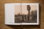 Buchcover und Innenansicht für das Buch: Edward S. Curtis. The North American Indian. The Complete Portfolios