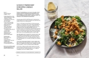 Buchcover und Innenansicht für das Buch: Soph's Plant Kitchen 30 in 30: 30g of protein, 30 minutes or less
