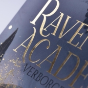 Buchcover und Innenansicht für das Buch: Ravenhall Academy 1: Verborgene Magie