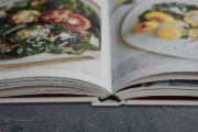 Buchcover und Innenansicht für das Buch: Heimwehküche vegetarisch
