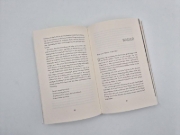Buchcover und Innenansicht für das Buch: Und vor uns die ganze Welt
