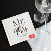 Buchcover und Innenansicht für das Buch: Mr. & Mrs.