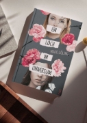 Buchcover und Innenansicht für das Buch: Ein Loch im Universum
