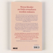Buchcover und Innenansicht für das Buch: Das ewig hilfreiche Kind