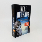 Buchcover und Innenansicht für das Buch: Monster