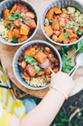Buchcover und Innenansicht für das Buch: Little Green Kitchen. Simple vegetarian family recipes.